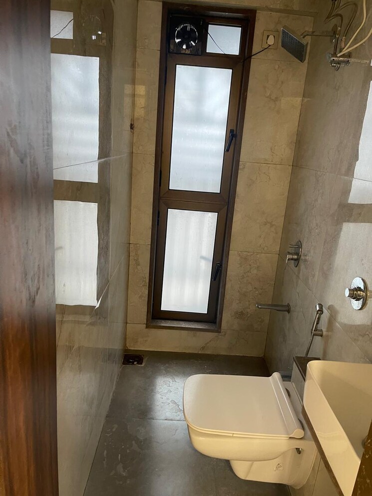 Bathroom, sugee-laxmi-niwas 2 Bedroom 730 Sq.Ft. Apartment In Dadar West Mumbai 9389517