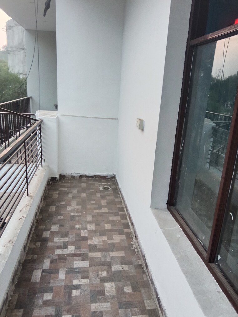 Balcony, dhakoli 2 Bedroom 100 Sq.Yd. Apartment In Dhakoli Zirakpur 9389500