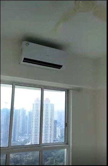 Room in 2 BHK Apartment at Lodha Amara, Kolshet Road – for Rent