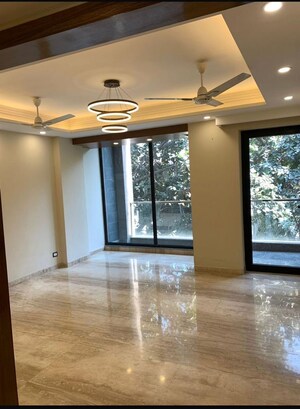 Room in 3 BHK Builder Floor at Vipul Square, Sushant Lok I – for Rent