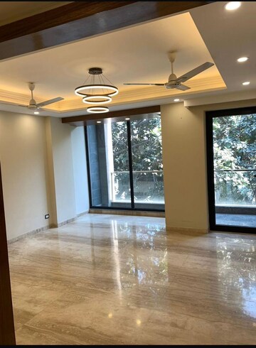 Room in 3 BHK Builder Floor at Vipul Square, Sushant Lok I – for Rent