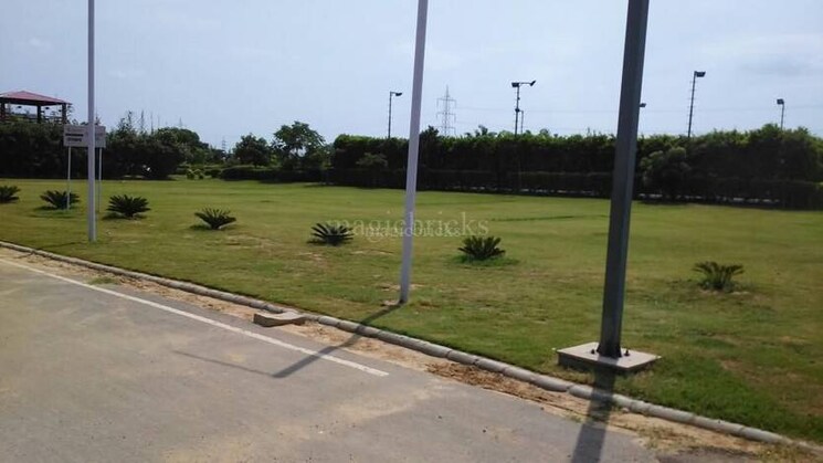 Garden, bptp-astaire-gardens  400 Sq.Yd. Plot In Sector 70a Gurgaon 9389555