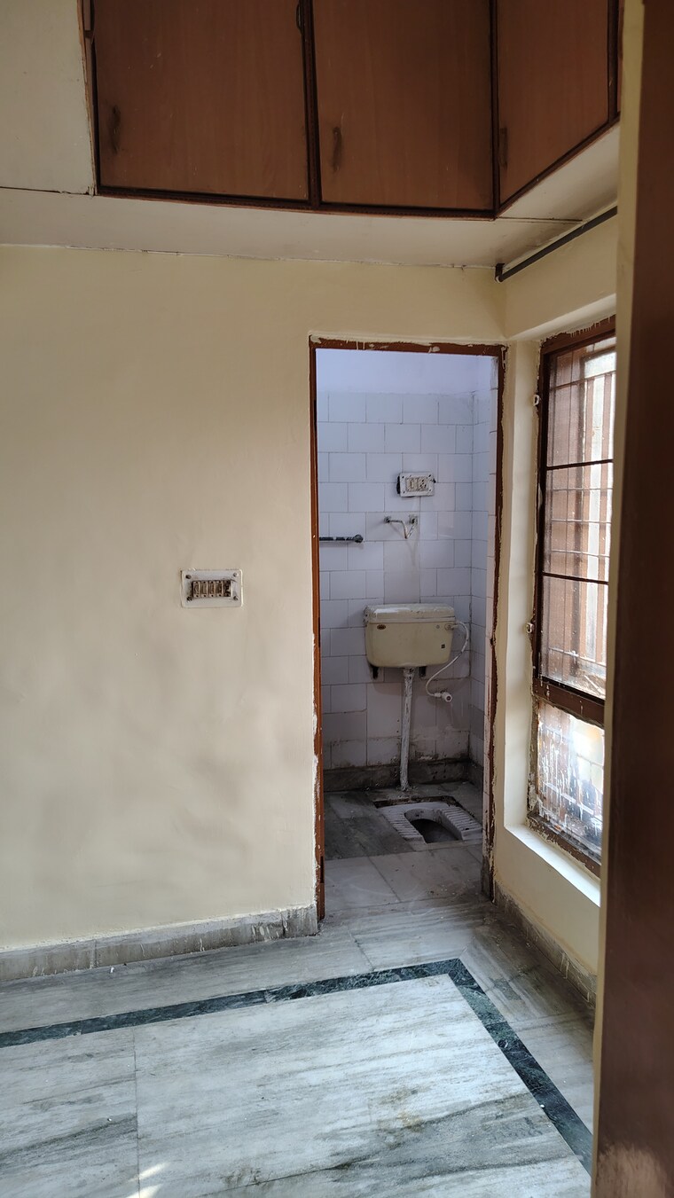 Attached Bathroom, sector 55 2.5 Bedroom 1120 Sq.Ft. Independent House In Sector 55 Noida 9389568