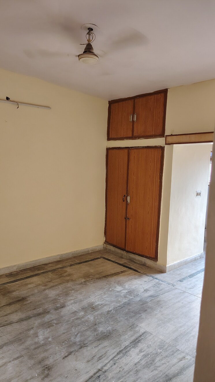 Room, sector 55 2.5 Bedroom 1120 Sq.Ft. Independent House In Sector 55 Noida 9389568