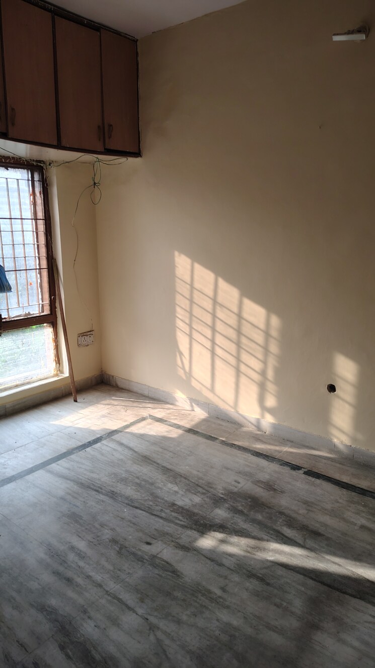 Room, sector 55 2.5 Bedroom 1120 Sq.Ft. Independent House In Sector 55 Noida 9389568