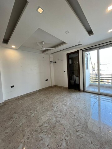 Room in 3 BHK Builder Floor at Sushant Vyapaar Kendra, Sector 43 – for Rent