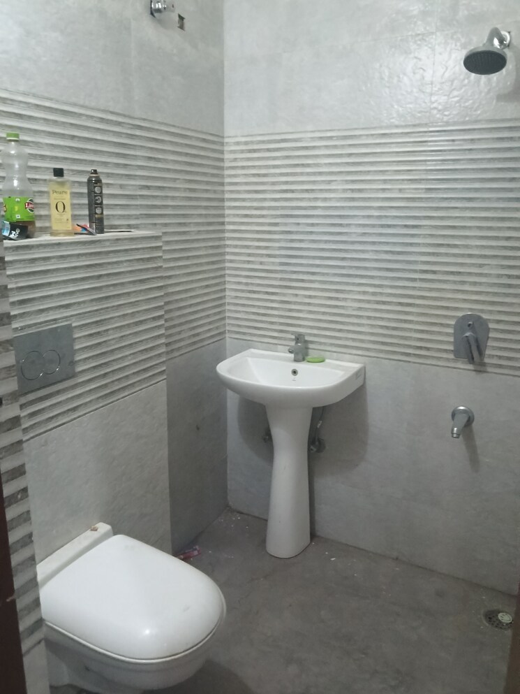 Attached Bathroom, dhakoli 2 Bedroom 100 Sq.Yd. Apartment In Dhakoli Zirakpur 9389583
