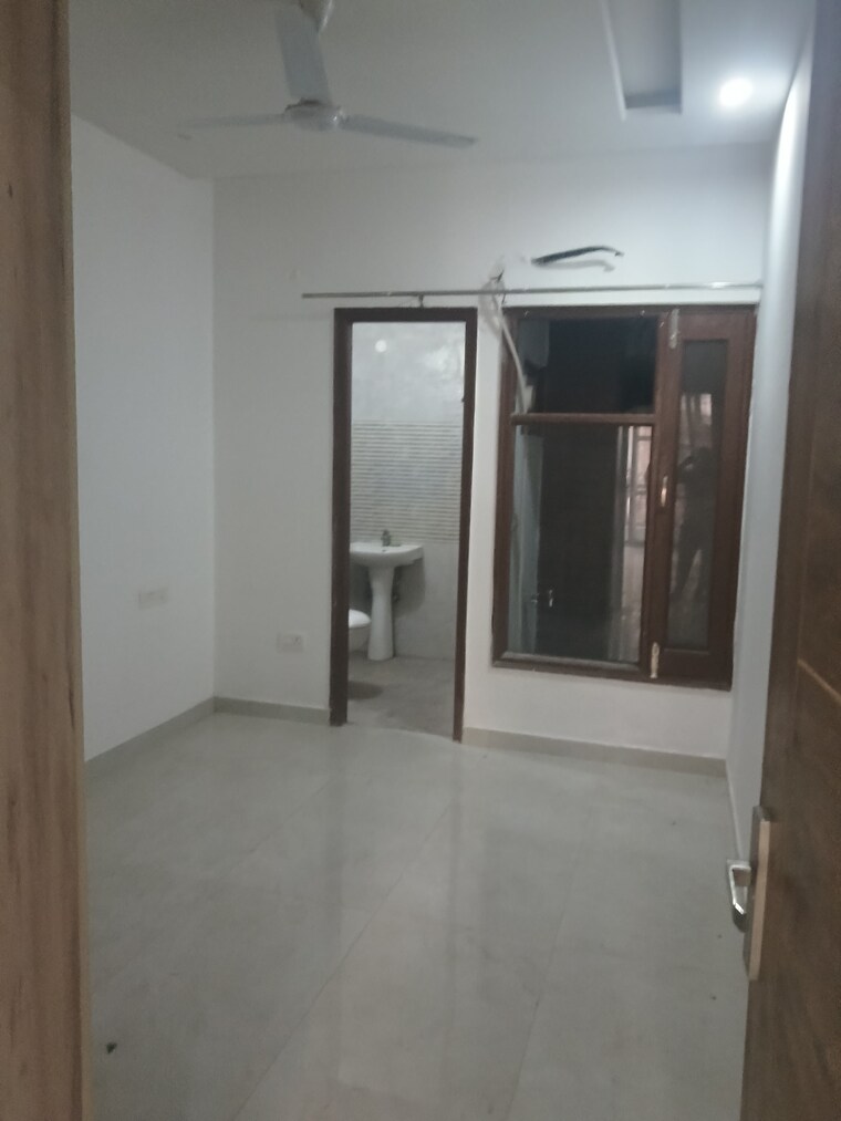 Room, dhakoli 2 Bedroom 100 Sq.Yd. Apartment In Dhakoli Zirakpur 9389583