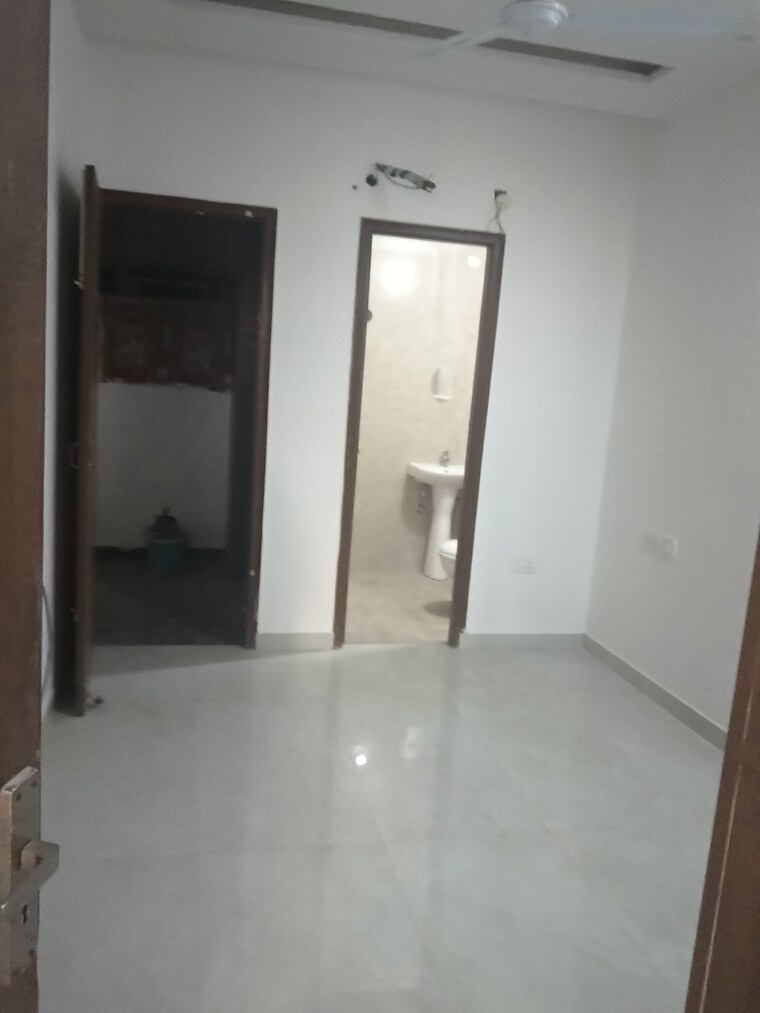 Room, dhakoli 2 Bedroom 100 Sq.Yd. Apartment In Dhakoli Zirakpur 9389583