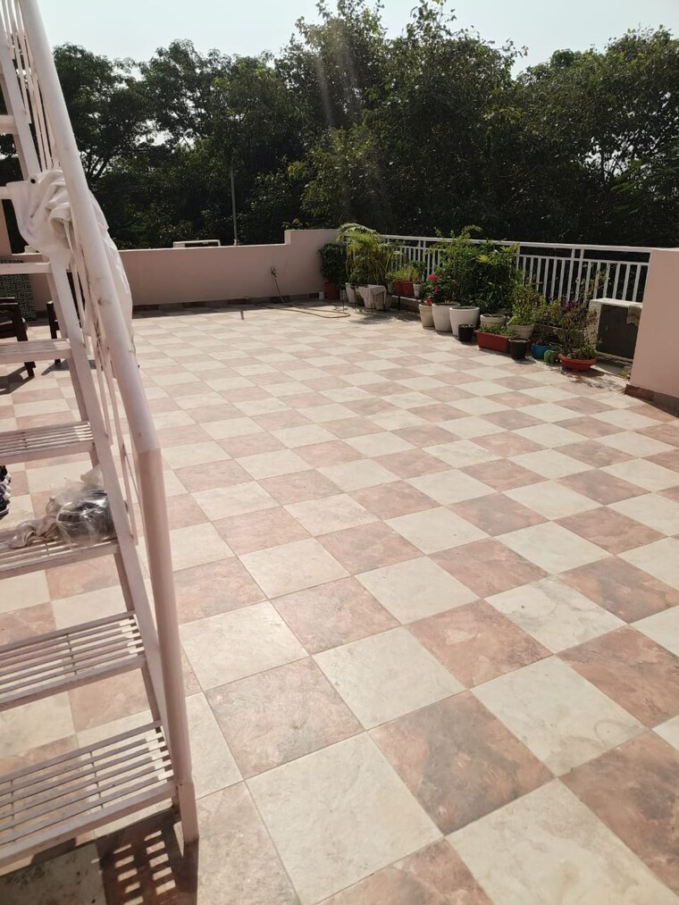 Terrace, vasant kunj 1 Bedroom 400 Sq.Ft. Apartment In Vasant Kunj Delhi 9389585