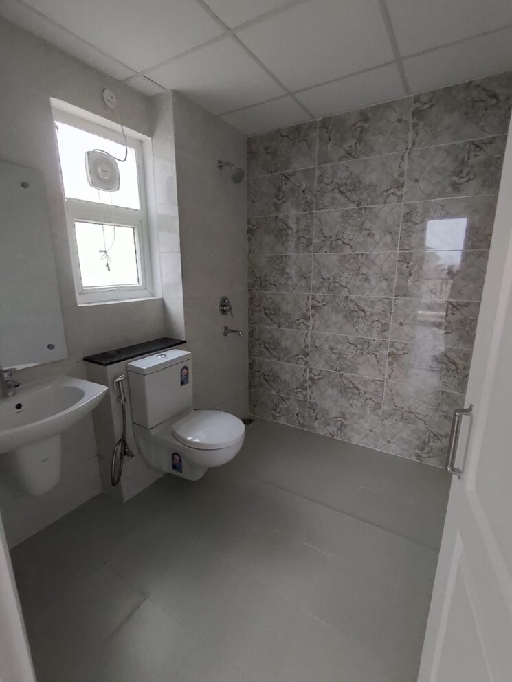Bathroom, omaxe-new-chandigarh 3 Bedroom 1616 Sq.Ft. Builder Floor In North Mullanpur Chandigarh 9389628