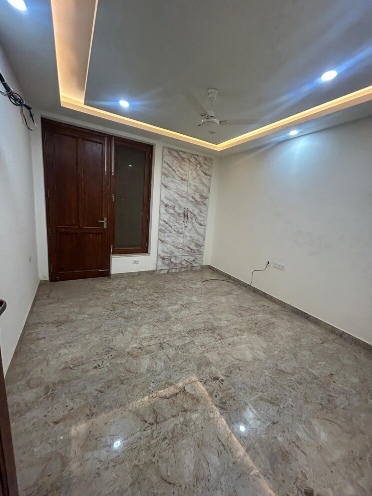 Room, sector 21d 4 Bedroom 2250 Sq.Ft. Builder Floor In Sector 21d Faridabad 9389641