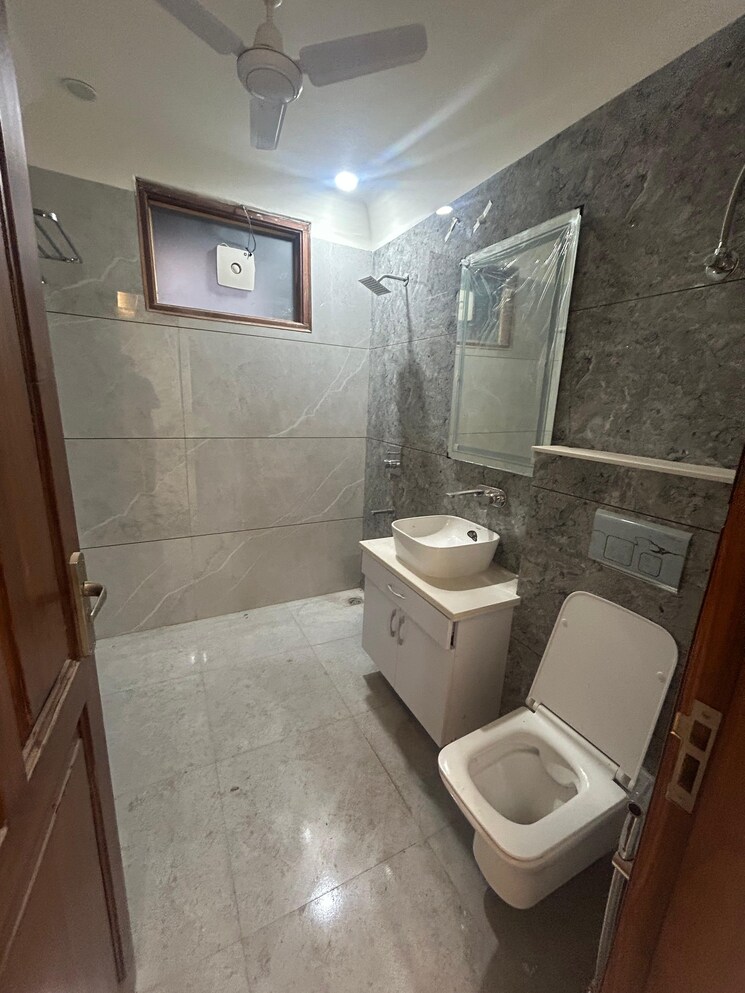 Bathroom, sector 21d 4 Bedroom 2250 Sq.Ft. Builder Floor In Sector 21d Faridabad 9389641