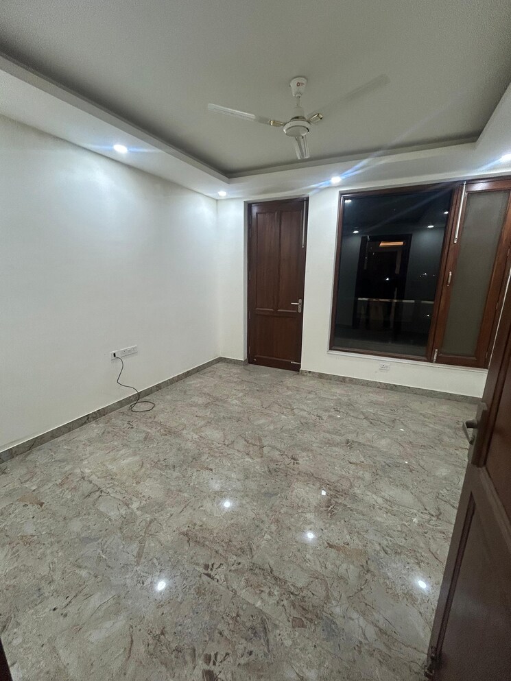 Room, sector 21d 4 Bedroom 2250 Sq.Ft. Builder Floor In Sector 21d Faridabad 9389641