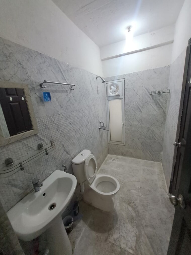 Bathroom, prateek-grand-city 2 Bedroom 970 Sq.Ft. Apartment In Siddharth Vihar Ghaziabad 9389659