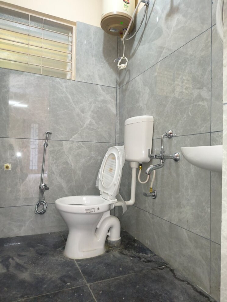Bathroom, bommanahalli 1 Bedroom 500 Sq.Ft. Penthouse In Bommanahalli Bangalore 9389556