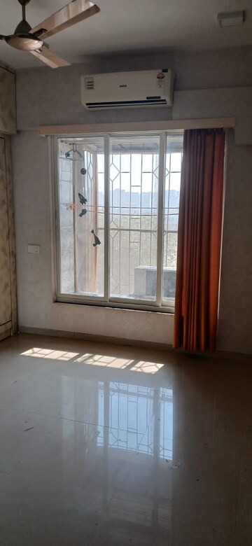 Room in 1 BHK Apartment at Mantri Park, Goregaon East – for Rent