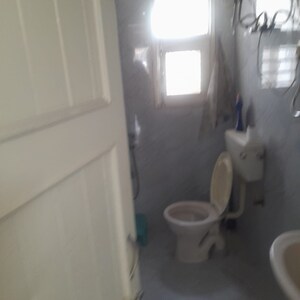 Attached Bathroom in 3.5 BHK Apartment at Mayur Vihar – for Rent