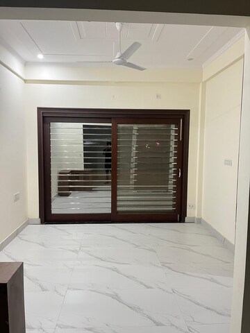 Room in 3 BHK Builder Floor at Pithuwala Kalan – for Rent