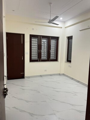Room in 3 BHK Builder Floor at Pithuwala Kalan – for Rent