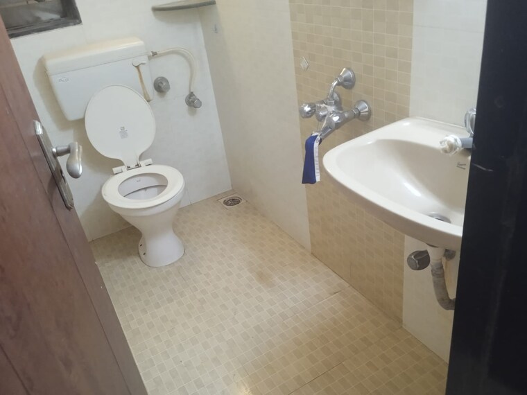 Bathroom, satellite-tower 3 Bedroom 1500 Sq.Ft. Apartment In Goregaon East Mumbai 9389720