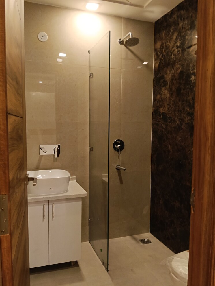 Bathroom, tdi-the-retreat 4 Bedroom 2500 Sq.Ft. Builder Floor In Sector 89 Faridabad 9389759
