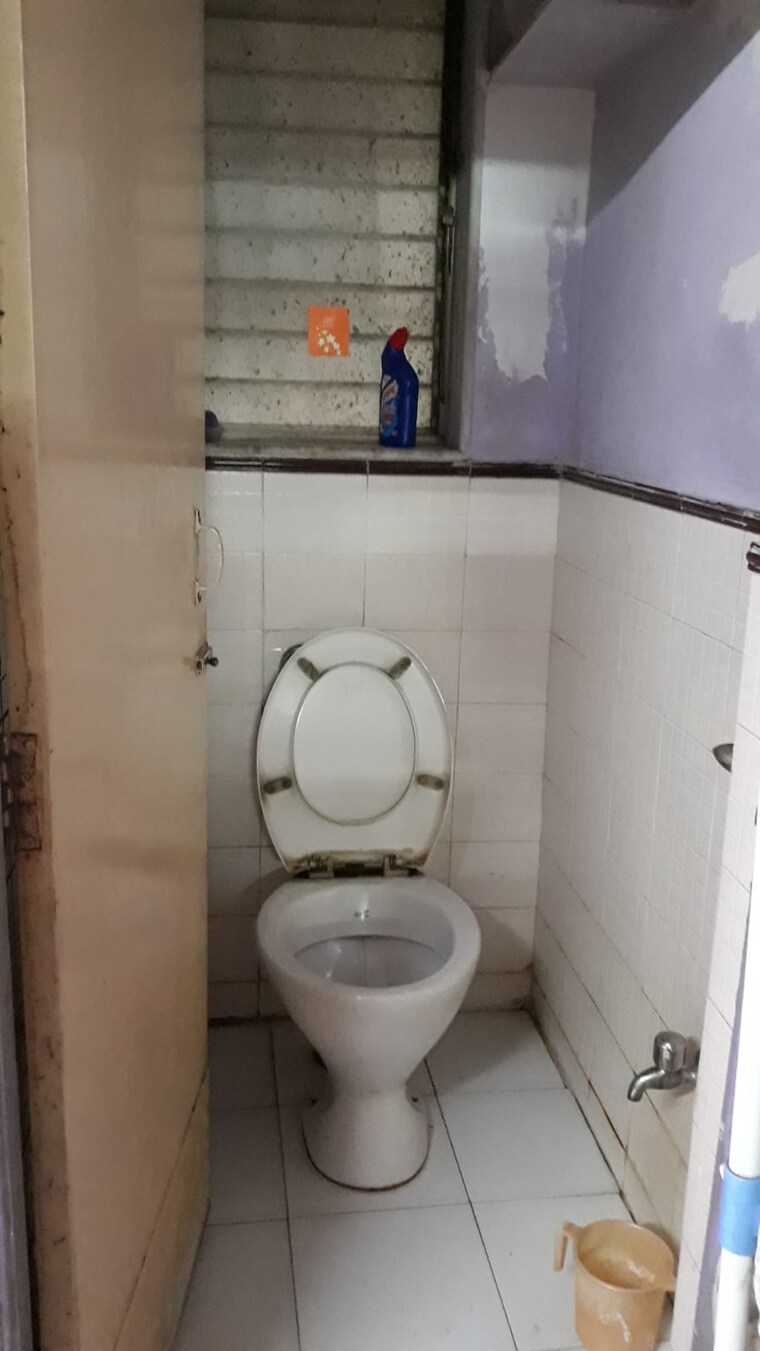 Bathroom, unity-wadala-chs 2 Bedroom 627 Sq.Ft. Apartment In Antop Hill Mumbai 9389752