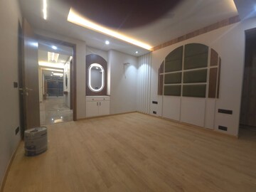 Room in 3 BHK Builder Floor at Hauz Khas – for Sale