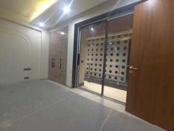 Room in 3 BHK Builder Floor at Hauz Khas – for Sale