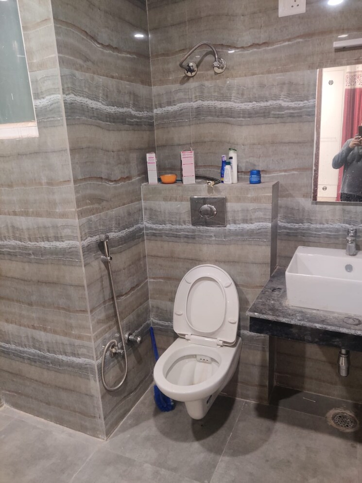 Bathroom, bollywood-esencia 3 Bedroom 216 Sq.Yd. Apartment In Ghazipur Zirakpur 9389805