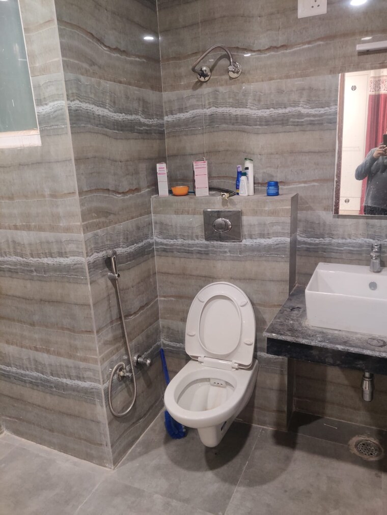 Bathroom, bollywood-esencia 3 Bedroom 216 Sq.Yd. Apartment In Ghazipur Zirakpur 9389805
