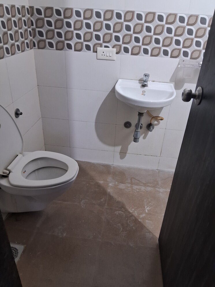 Bathroom, shriram-chandrama 2 Bedroom 1000 Sq.Ft. Apartment In Baner Pune 9389798