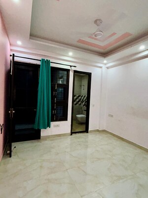 Room in 2 BHK Builder Floor at Sector 51 – for Rent