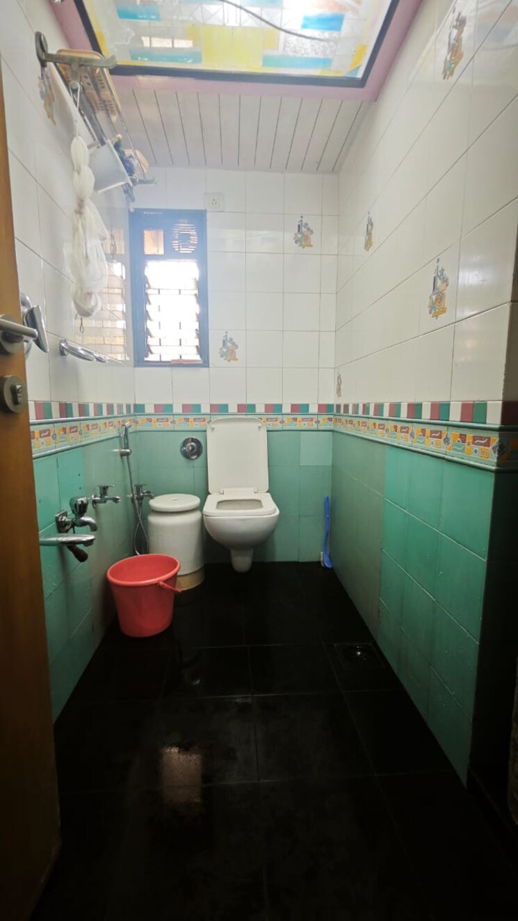 Attached Bathroom, chembur 2.5 Bedroom 1455 Sq.Ft. Apartment In Chembur Mumbai 9389825