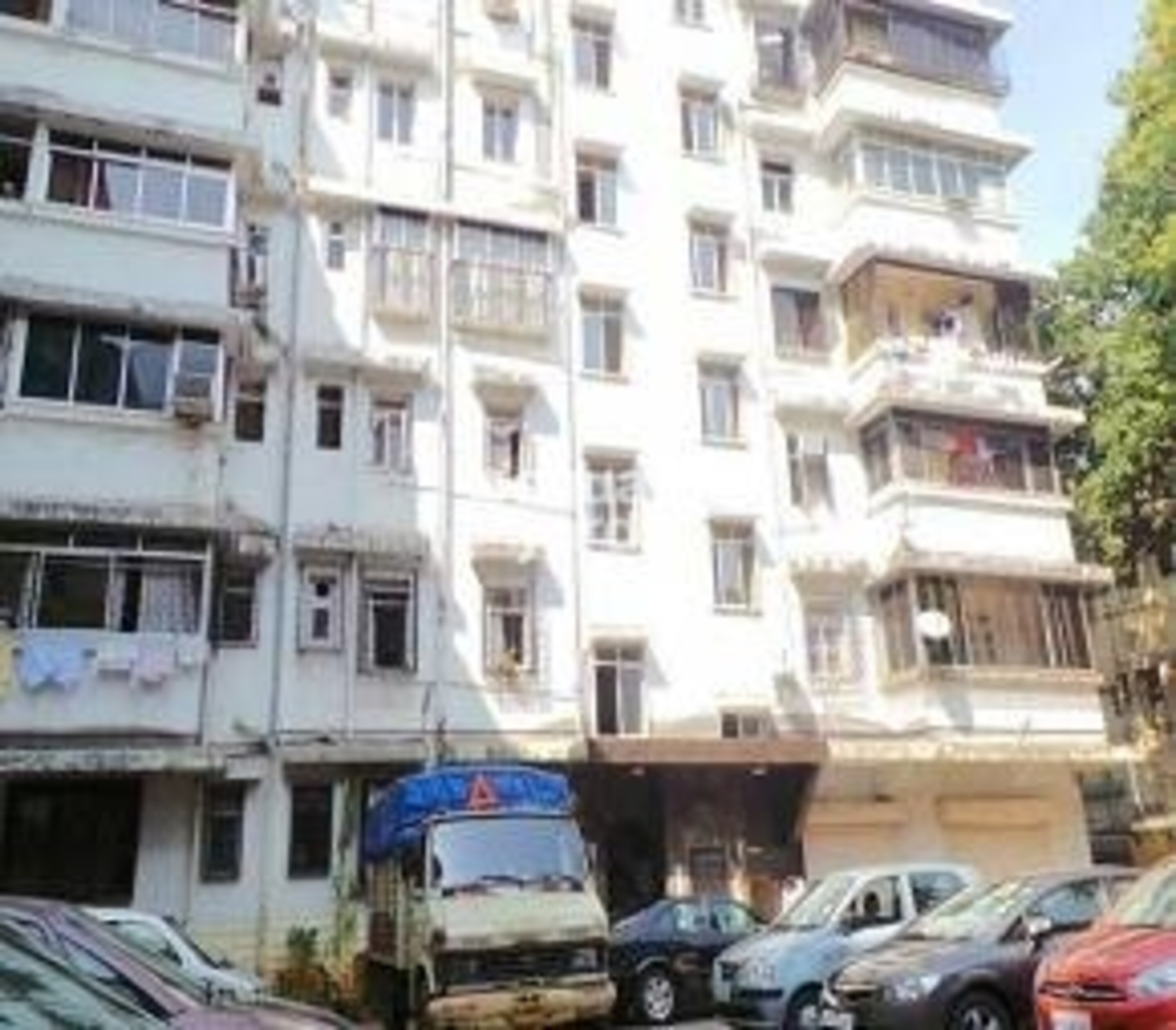 1 BHK 650 Sq.Ft. Apartment in Usha Sadan Apartment