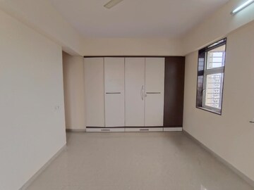 Room in 4 BHK Apartment at Siddivinayak Aarundhati Heights, Chembur – for Rent