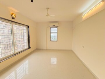 Room in 4 BHK Apartment at Siddivinayak Aarundhati Heights, Chembur – for Rent