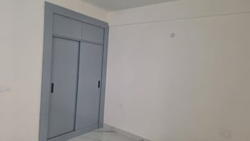 Room in 2.5 BHK Builder Floor at Smart World Gems, Sector 89 – for Rent
