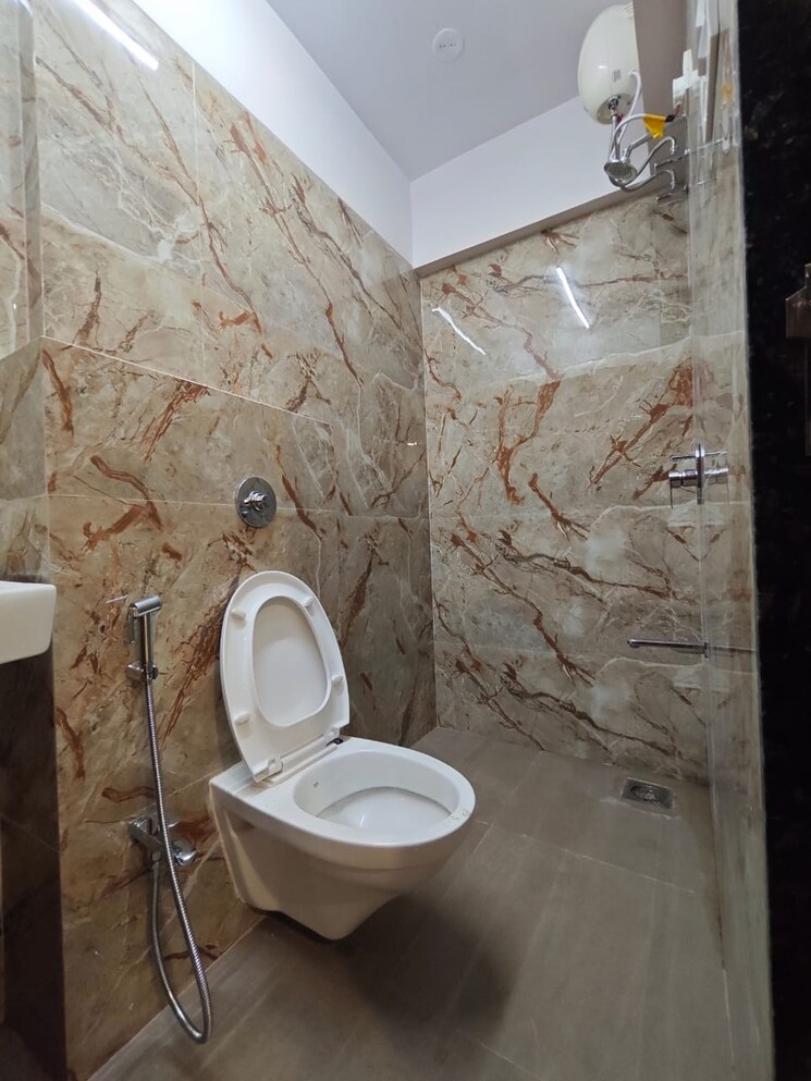 Bathroom, laxmina-krishna-niwas 1 Bedroom 430 Sq.Ft. Apartment In Chembur Mumbai 9389894