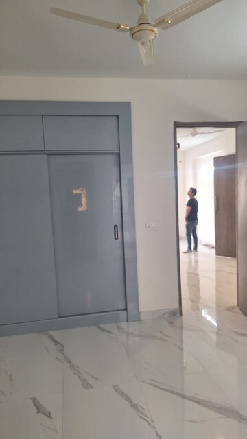 Building Lobby in 3.5 BHK Builder Floor at M3M Soulitude, Sector 89 – for Rent