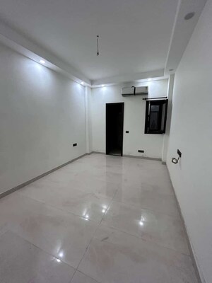 Room in 3 BHK Apartment at Shivalik Colony – for Rent