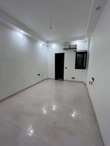 Room in 3 BHK Apartment at Shivalik Colony – for Rent
