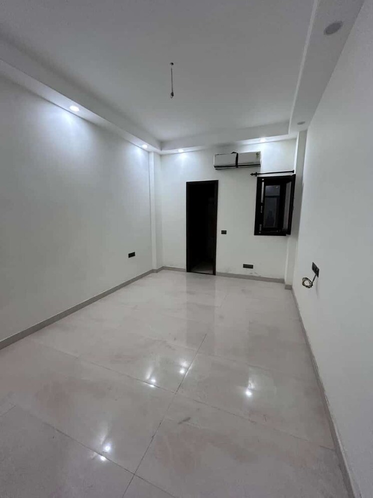 Room, shivalik colony 3 Bedroom 1800 Sq.Ft. Apartment In Shivalik Colony Delhi 9389914
