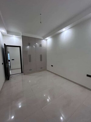 Room in 3 BHK Apartment at Shivalik Colony – for Rent