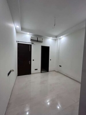 Room in 3 BHK Apartment at Shivalik Colony – for Rent