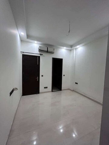 Room in 3 BHK Apartment at Shivalik Colony – for Rent