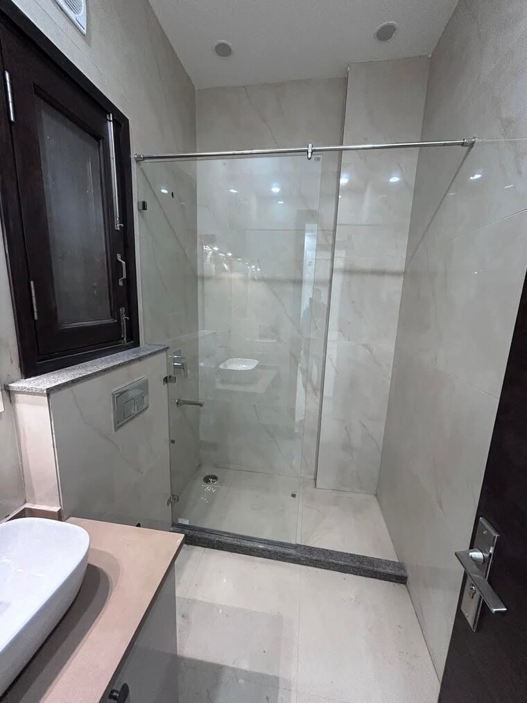 Bathroom, shivalik colony 3 Bedroom 1800 Sq.Ft. Apartment In Shivalik Colony Delhi 9389914