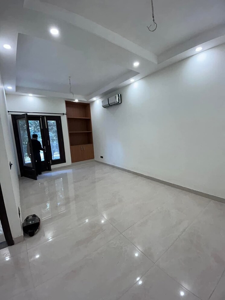 Room, shivalik colony 3 Bedroom 1800 Sq.Ft. Apartment In Shivalik Colony Delhi 9389914