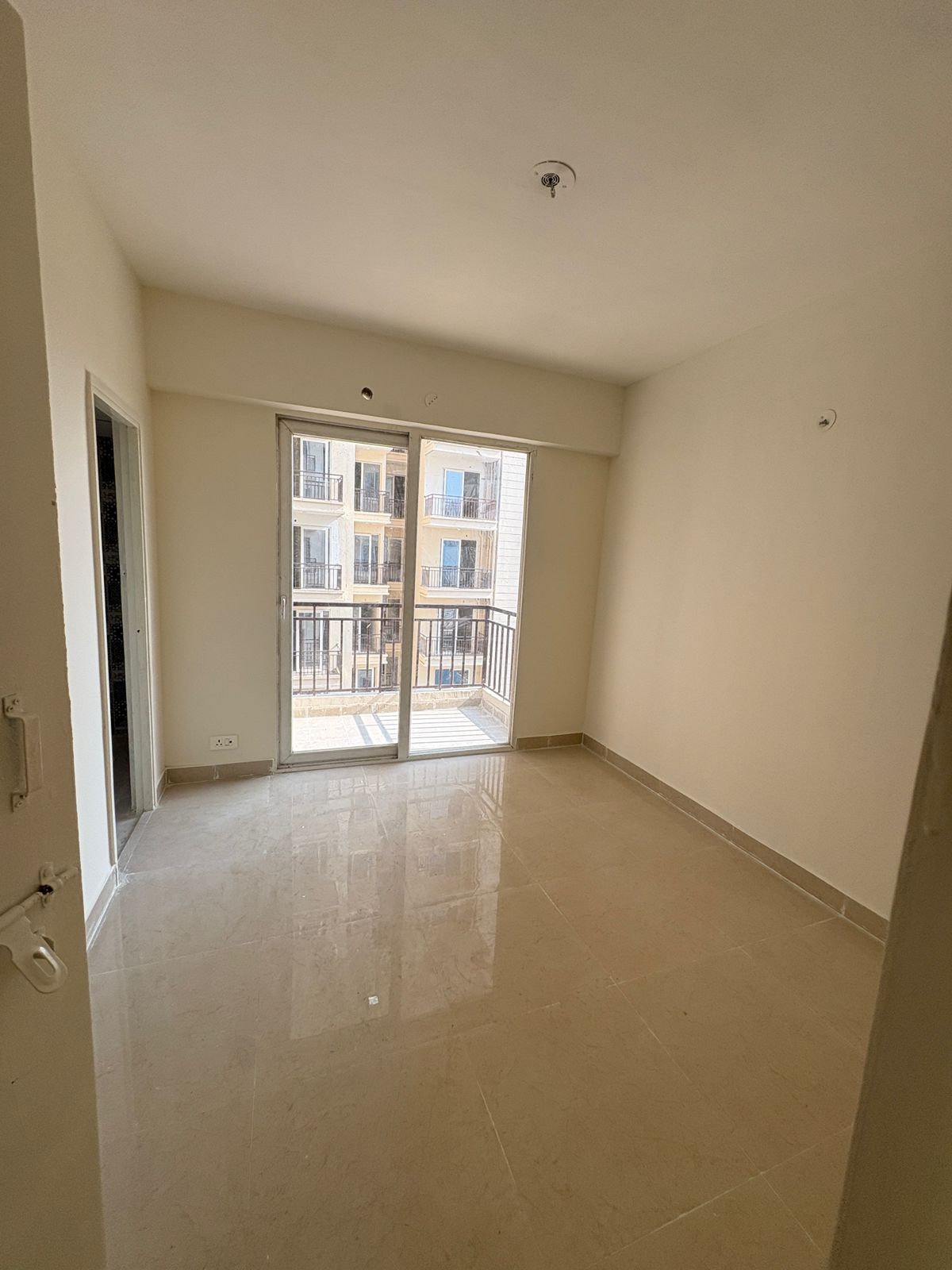 2 BHK Apartment For Rent in Signature The Millennia 3