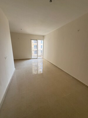 Room in 2 BHK Apartment at Signature The Millennia 3, Sector 37d – for Rent